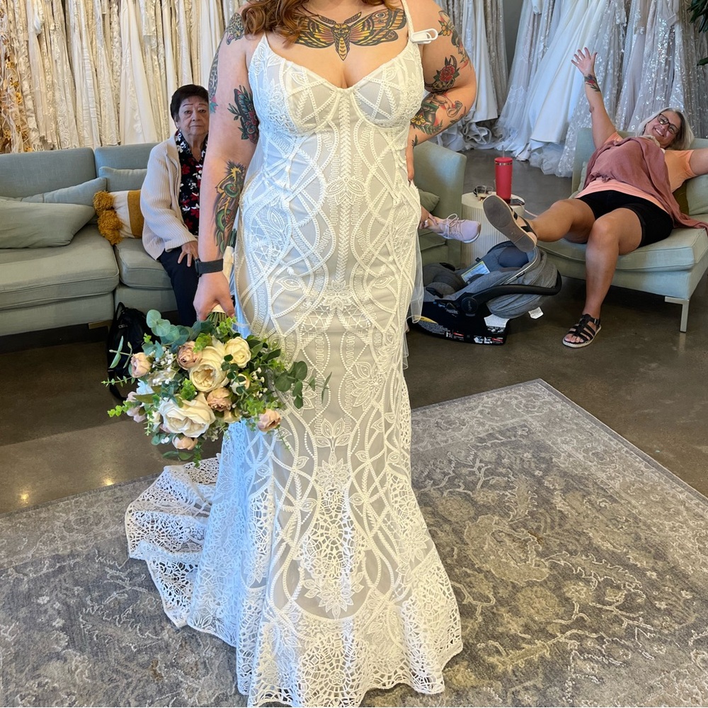 Rue De Seine Alba Ivory Lace Wedding Gown (with removable Sea Mist sleeves)